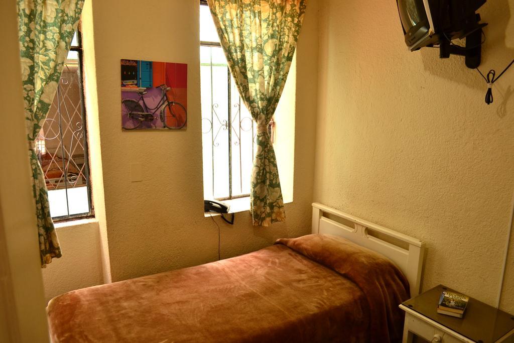 Hostal Loro Verde Quito Dış mekan fotoğraf